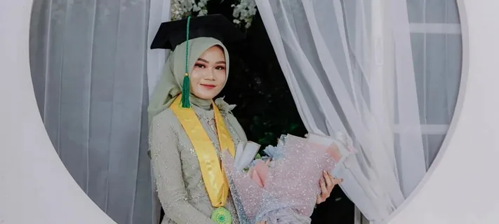 Contoh foto wisuda di Lavela Photo Studio